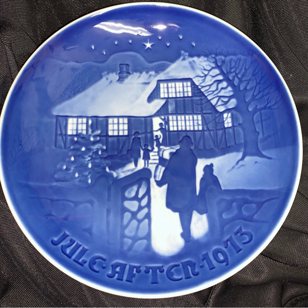 Vintage 1973 Royal Copenhagen B&G (Bing & Grondahl) 
Jule After Plate